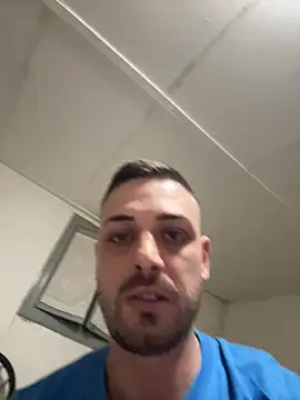 iltoscano95 online show from November 1, 5:59 pm