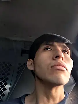 Snapshot of Jonathan100pre chatting on April 4, 10:07 pm Jonathan100pre online show from April 4, 10:07 pm