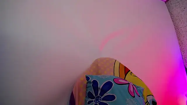 luly pink online show from November 28, 4:04 am