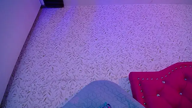 luly pink online show from November 29, 4:04 am