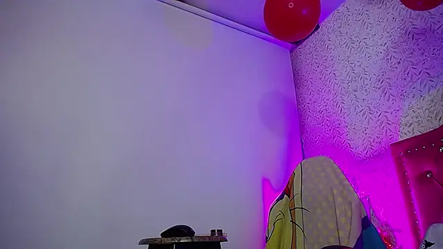 luly pink online show from February 20, 3:03 am