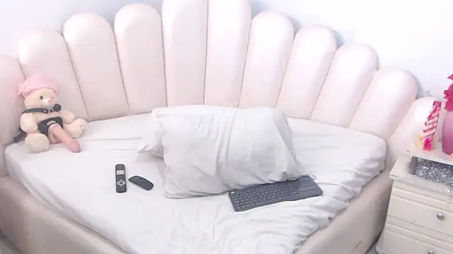 Snapshot of VioletXia_ chatting on February 20, 5:48 am VioletXia online show from February 20, 5:48 am