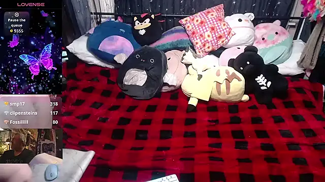 Snapshot of yoursexything79 chatting on October 31, 2:01 am yoursexything79 online show from October 31, 2:01 am