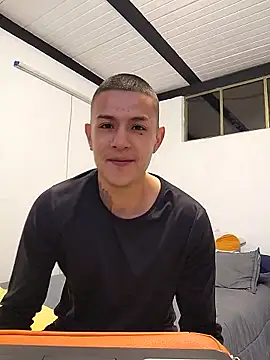 joanguzman02 online show from February 11, 6:35 pm