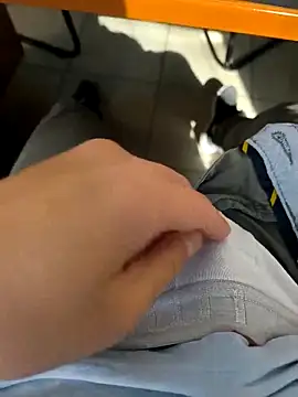 Snapshot of onbifeet chatting on November 16, 9:48 am onbifeet online show from November 16, 9:48 am