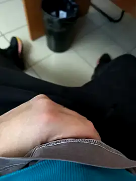 Snapshot of onbifeet chatting on February 7, 8:40 am onbifeet online show from February 7, 8:40 am