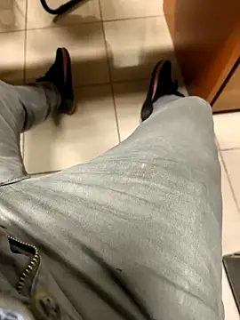 Snapshot of onbifeet chatting on March 5, 6:15 pm onbifeet online show from March 5, 6:15 pm