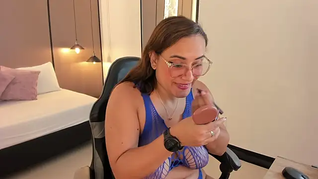 Snapshot of zoe_danae_ chatting on February 9, 1:04 pm zoe danae online show from February 9, 1:04 pm