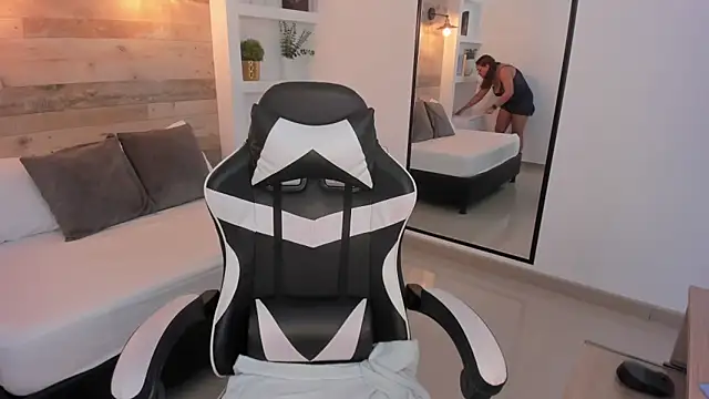 Snapshot of zoe_danae_ chatting on February 11, 12:32 pm zoe danae online show from February 11, 12:32 pm