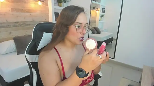 Snapshot of zoe_danae_ chatting on February 18, 12:23 pm zoe danae online show from February 18, 12:23 pm