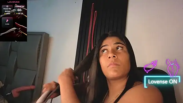Snapshot of Rubi_boobs_ chatting on July 2, 3:23 am Rubi boobs online show from July 2, 3:23 am