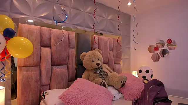 Snapshot of Charlotte_Ice1 chatting on June 18, 4:22 pm Charlotte Ice1 online show from June 18, 4:22 pm