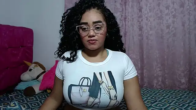 Snapshot of kiara_milf_ chatting on November 11, 12:32 am kiara milf online show from November 11, 12:32 am