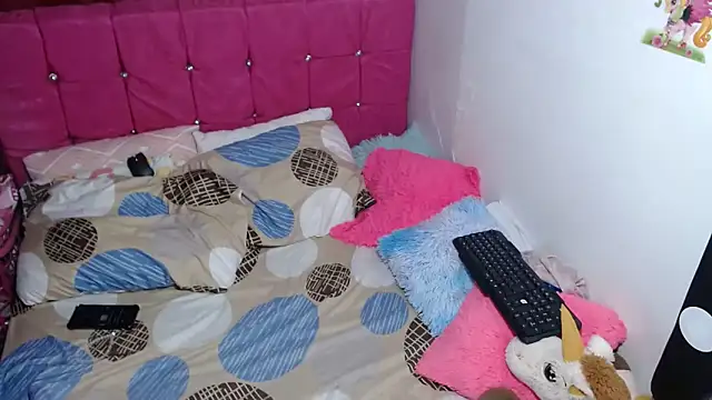 kiara milf  online show from May 24, 8:58 pm