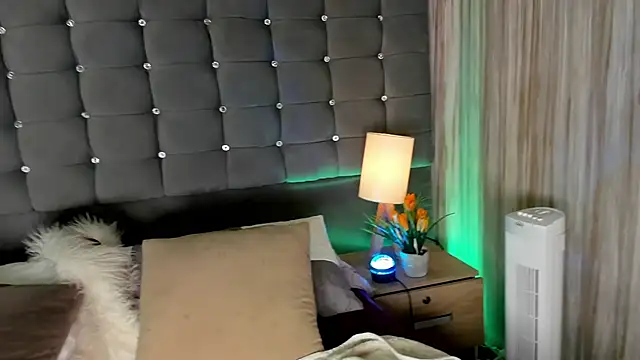 Poacahontasfg online show from March 16, 3:58 am