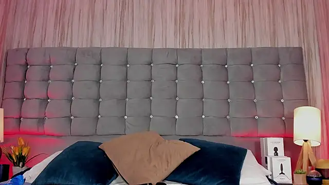 Poacahontasfg online show from September 23, 4:04 am