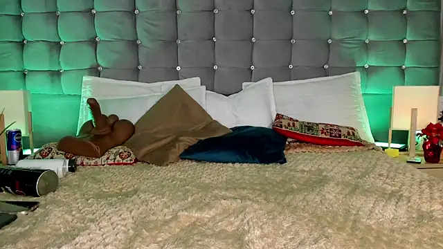 Poacahontasfg online show from January 19, 4:05 am