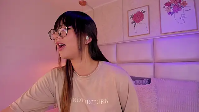 Snapshot of Aily_Yozuko chatting on February 6, 2:38 am Aily Yozuko online show from February 6, 2:38 am