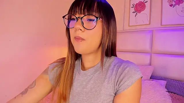 Snapshot of Aily_Yozuko chatting on February 8, 2:37 am Aily Yozuko online show from February 8, 2:37 am