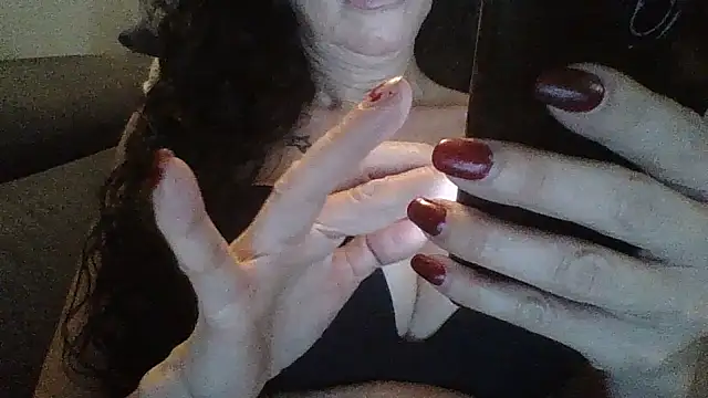 Snapshot of MarikaMilff chatting on January 5, 1:35 am MarikaMilff online show from January 5, 1:35 am