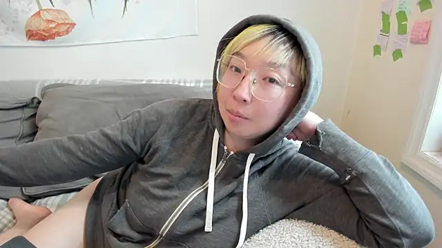 Snapshot of luxgray chatting on June 19, 7:17 pm luxgray online show from June 19, 7:17 pm