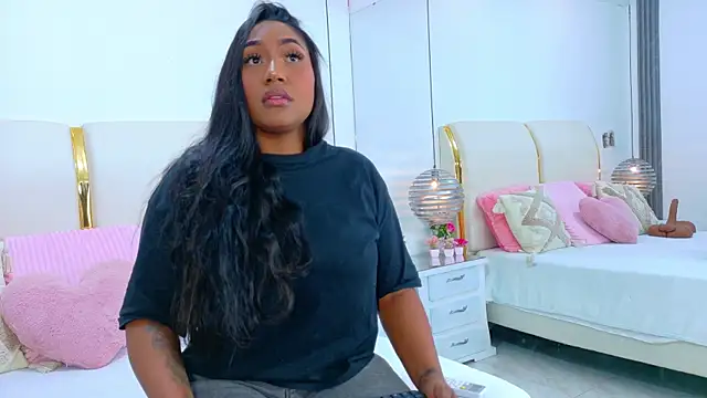 NaiomyLanes online show from April 20, 12:52 pm