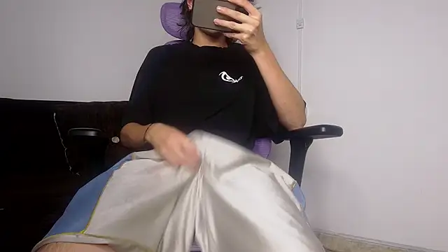 Snapshot of alex_connorr chatting on June 21, 3:09 am alex connorr online show from June 21, 3:09 am