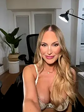 Lena Blom online show from October 3, 7:44 pm