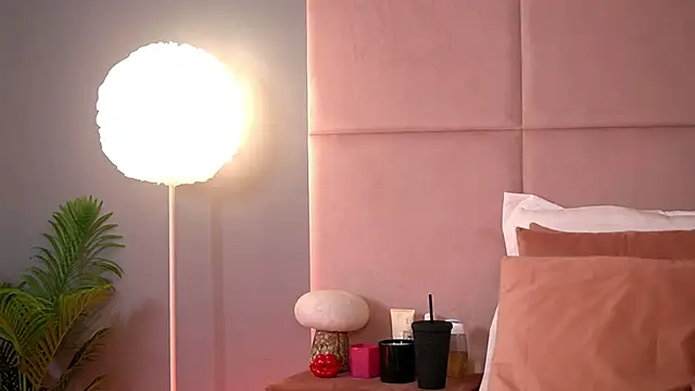 AlmaLuv online show from April 15, 4:08 am