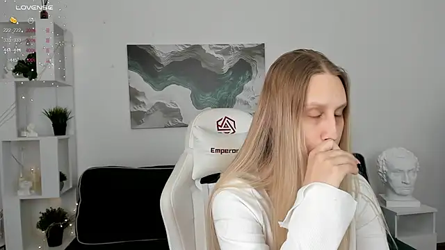 miissblonde online show from March 5, 2:25 am