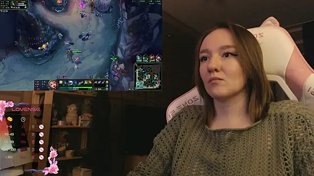 MoonlishSiren online show from December 5, 7:43 pm