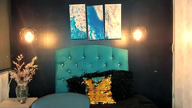 LiaCooper  online show from December 5, 10:45 pm