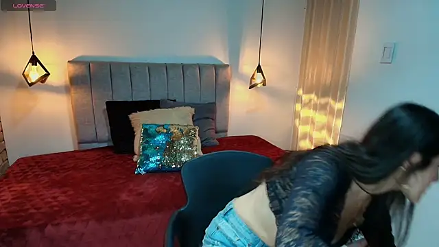 LiaCooper  online show from June 11, 1:20 pm