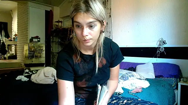 Sophie Bell online show from September 13, 9:53 am
