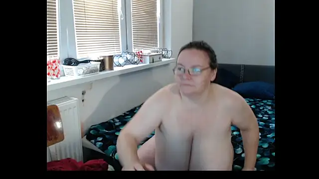 Snapshot of Sweetboobs chatting on June 18, 7:52 am Sweetboobs online show from June 18, 7:52 am