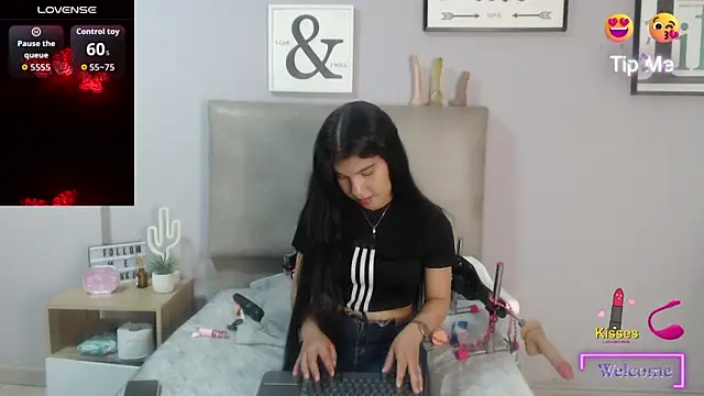 Snapshot of SophiaMeyerst chatting on July 10, 5:04 pm SophiaMeyerst online show from July 10, 5:04 pm