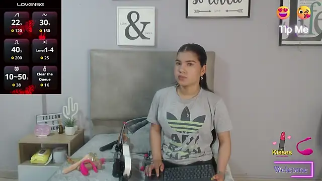 Snapshot of SophiaMeyerst chatting on July 11, 1:58 pm SophiaMeyerst online show from July 11, 1:58 pm
