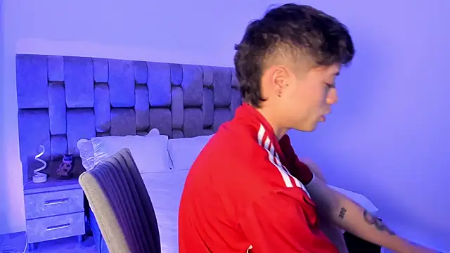 MarcusCollinss  online show from December 3, 12:06 pm