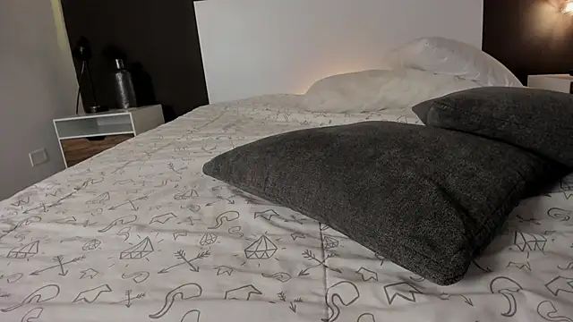 VioletPaket online show from February 13, 9:27 pm