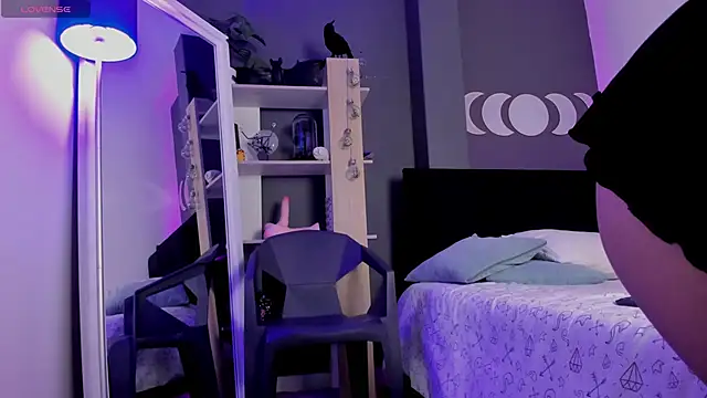 VioletPaket online show from February 20, 9:20 pm