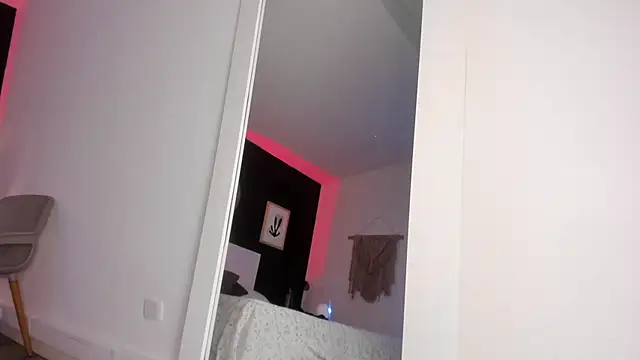 VioletPaket online show from March 7, 9:38 pm