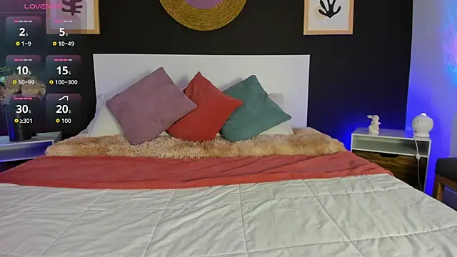 VioletPaket online show from April 10, 11:37 am