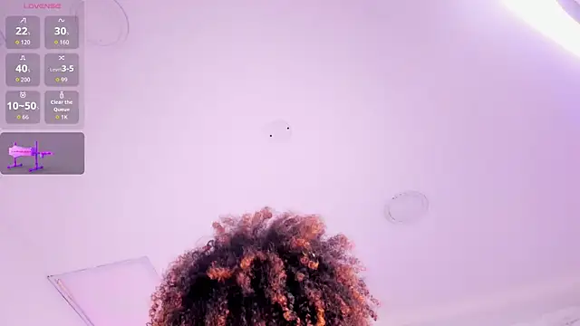 Snapshot of _CurlyGirl_ chatting on May 13, 8:38 pm CurlyGirl online show from May 13, 8:38 pm
