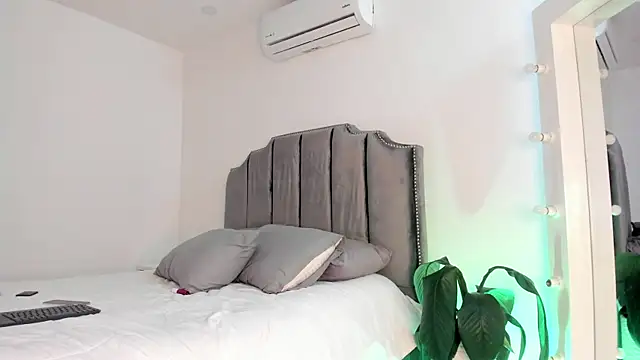 Snapshot of molly_cams8 chatting on January 20, 1:53 pm molly cams8 online show from January 20, 1:53 pm