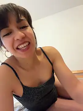 BitchyBratxxx online show from February 19, 8:32 am