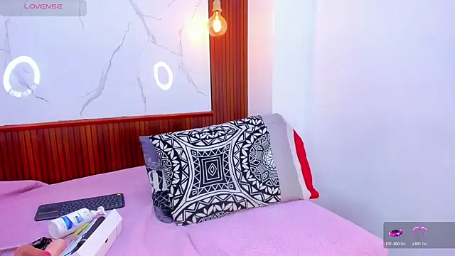 Mia thompson 19 online show from April 12, 8:25 pm