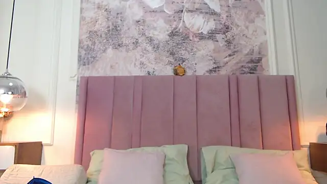 Snapshot of SabrinaDevill chatting on June 3, 1:14 pm SabrinaDevill online show from June 3, 1:14 pm