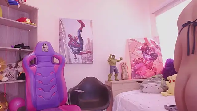 madelyn rose  online show from April 7, 6:19 pm