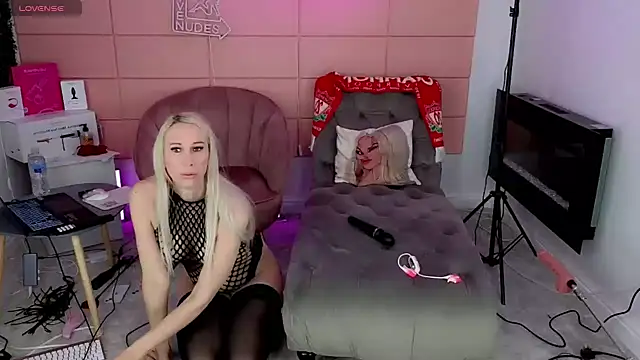 nurse-barbie online show from May 18, 3:18 pm
