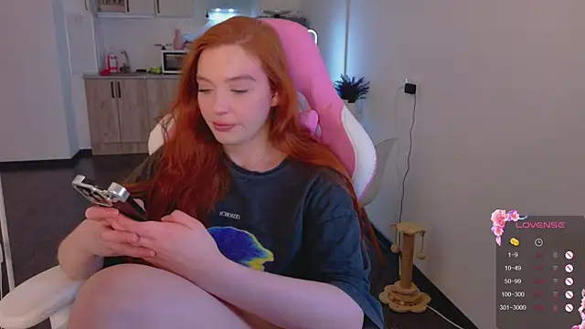 cinnabon girls online show from April 8, 5:02 pm